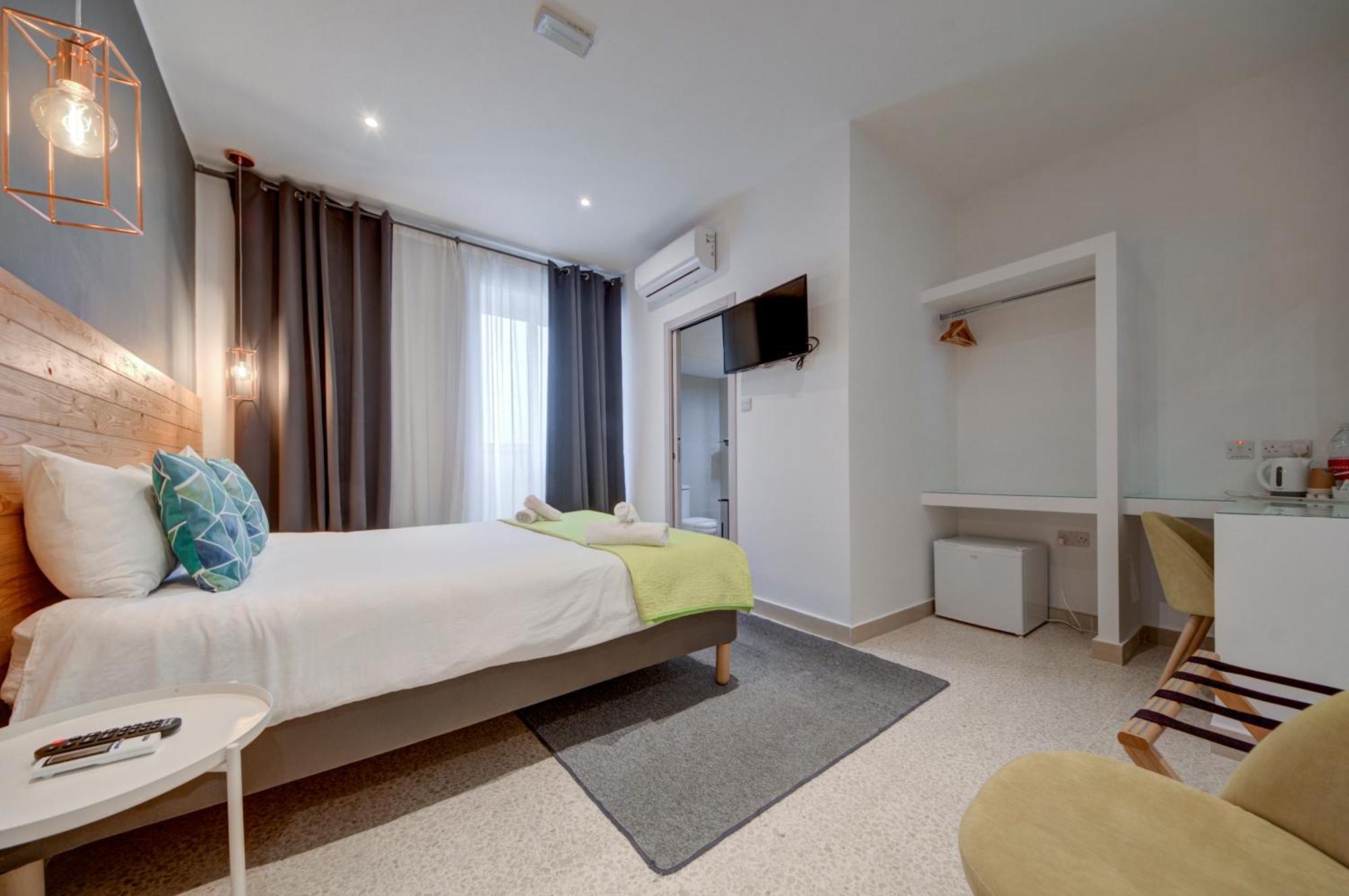 CARO Boutique Guest House San Ġwann Extérieur photo