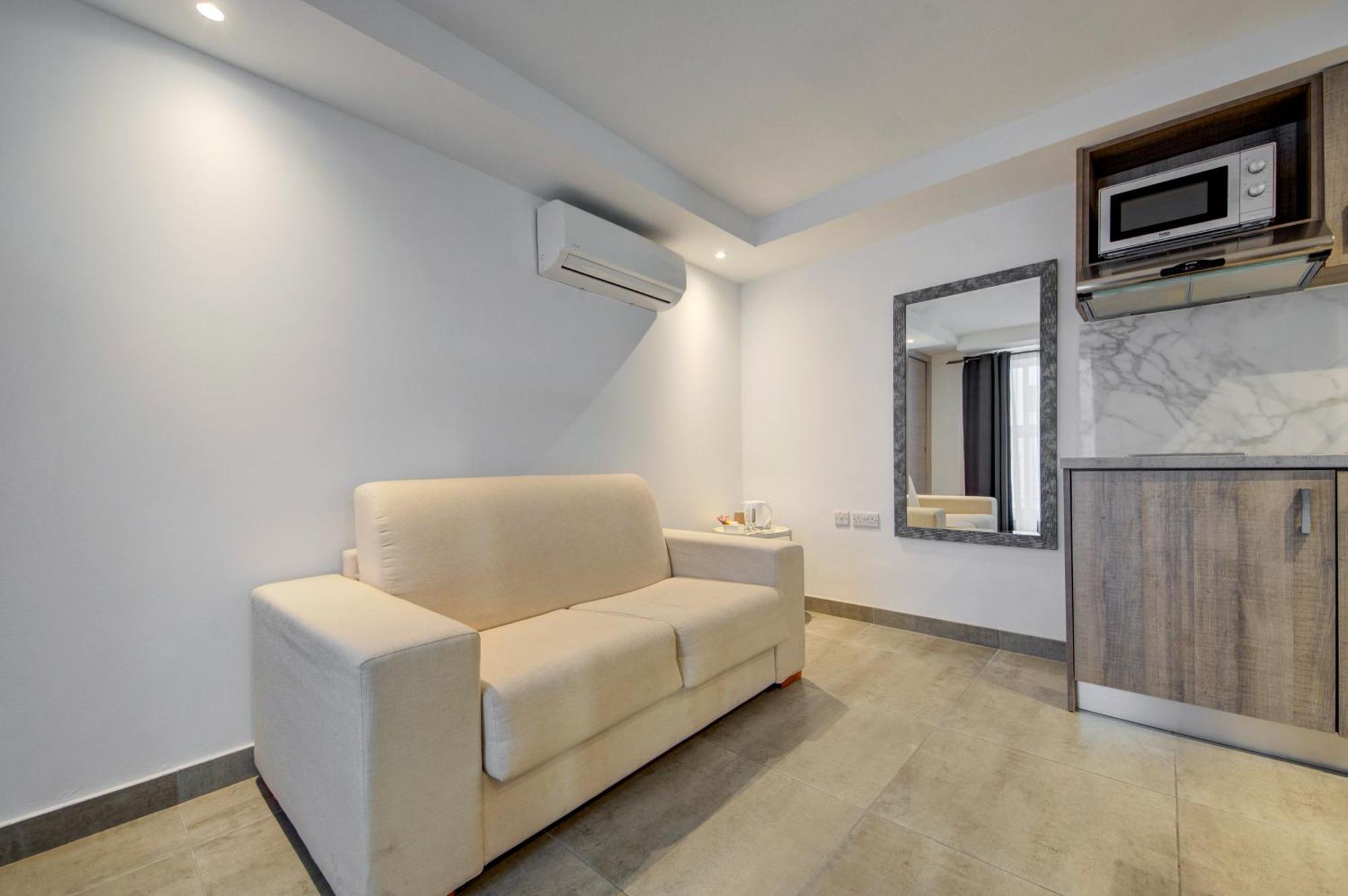 CARO Boutique Guest House San Ġwann Extérieur photo